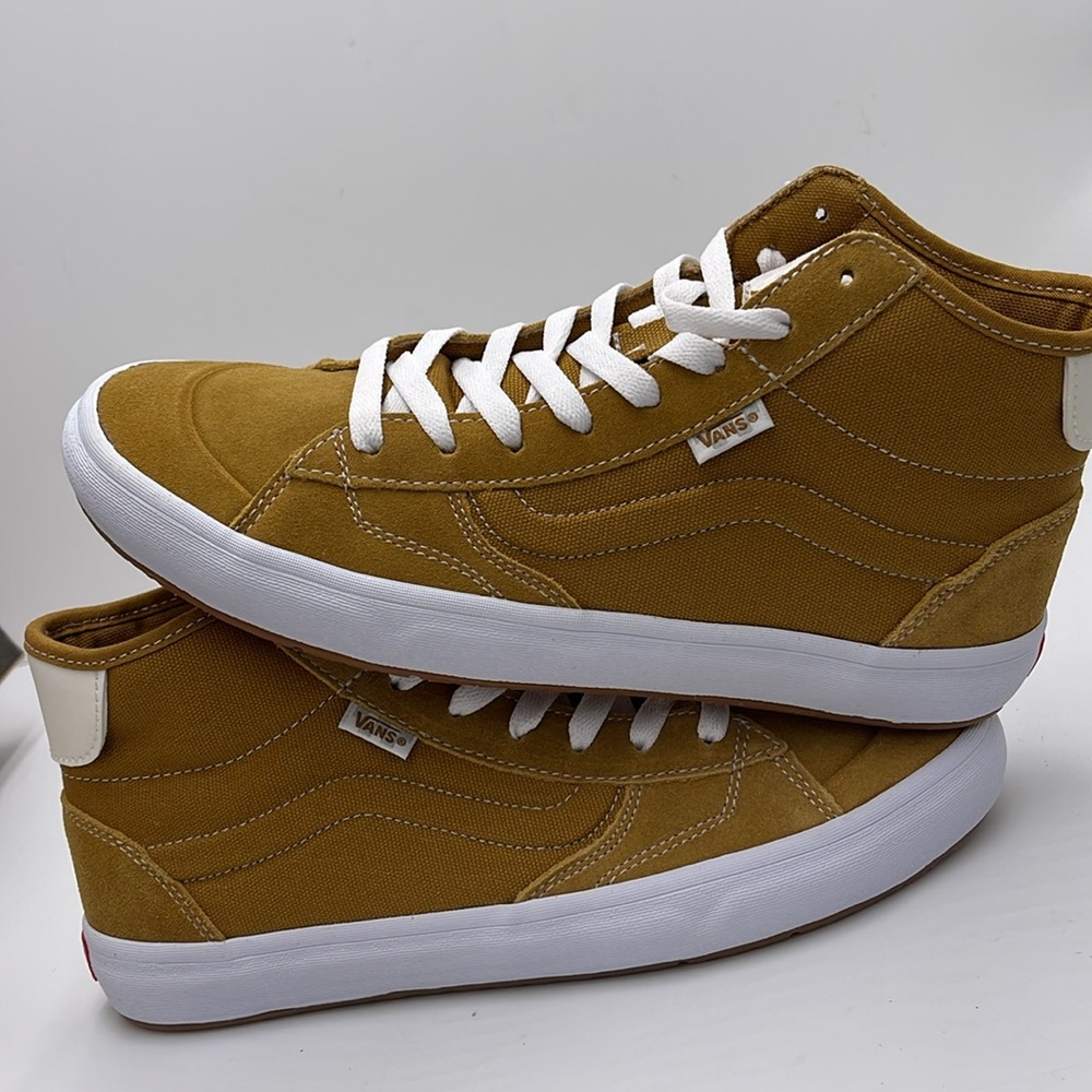 Vans WMNS High-Top Sneakers - Mustard White The Lizzie
Gold/White
VN0A4BX1GLW - Picture 15 of 16